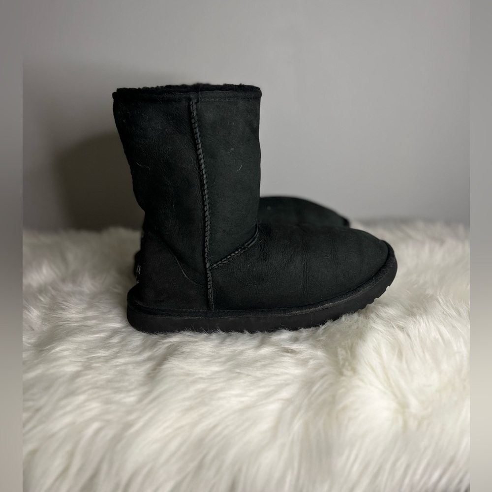 Ugg Australia classic boot black size US 9